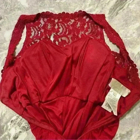 Davids Bridal BridesmaidDress/formal Gown Size 2 Red,Back Zipper Elegant - Picture 8 of 9